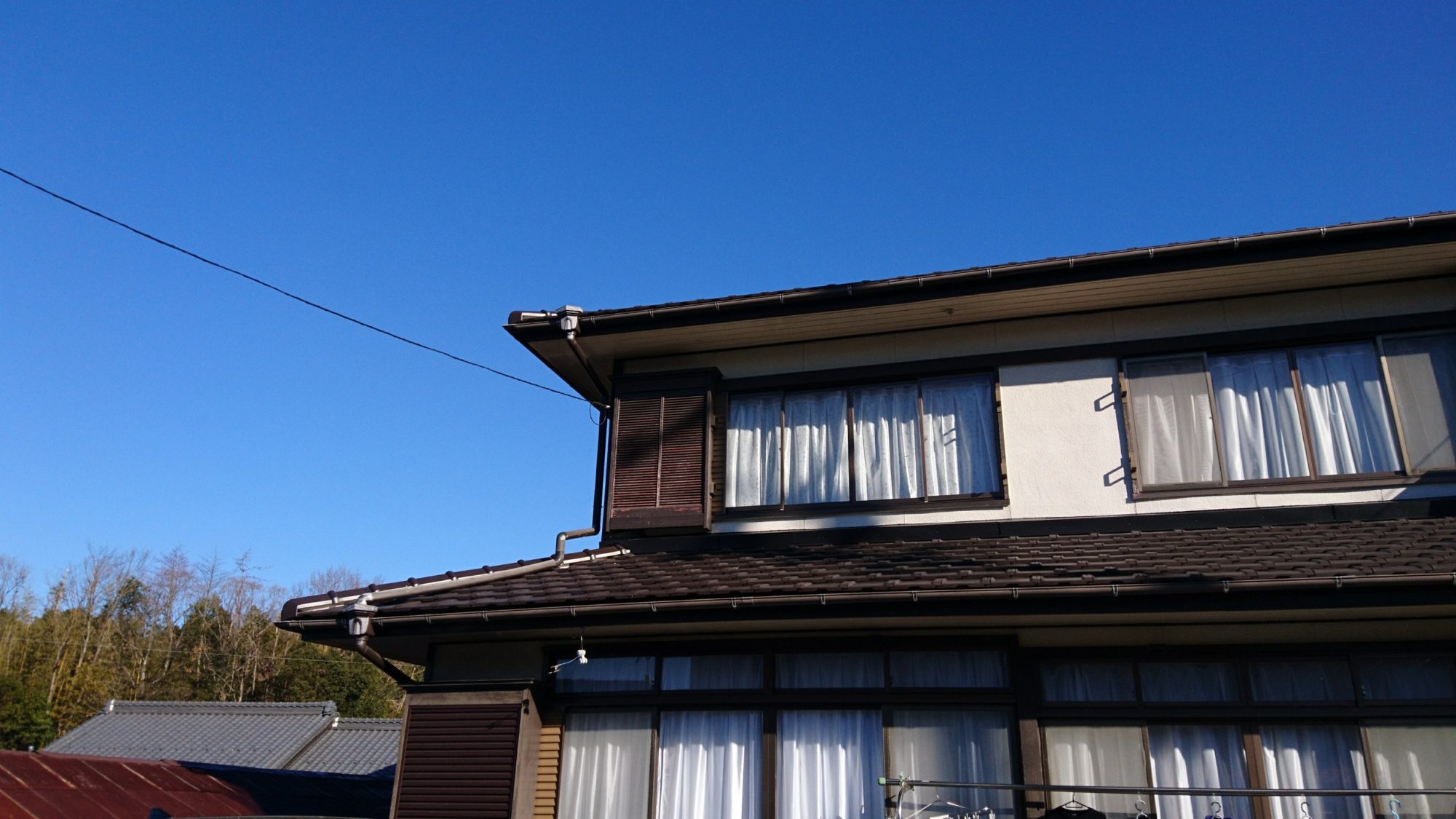 岐阜市で、屋根の改修工事をしています。