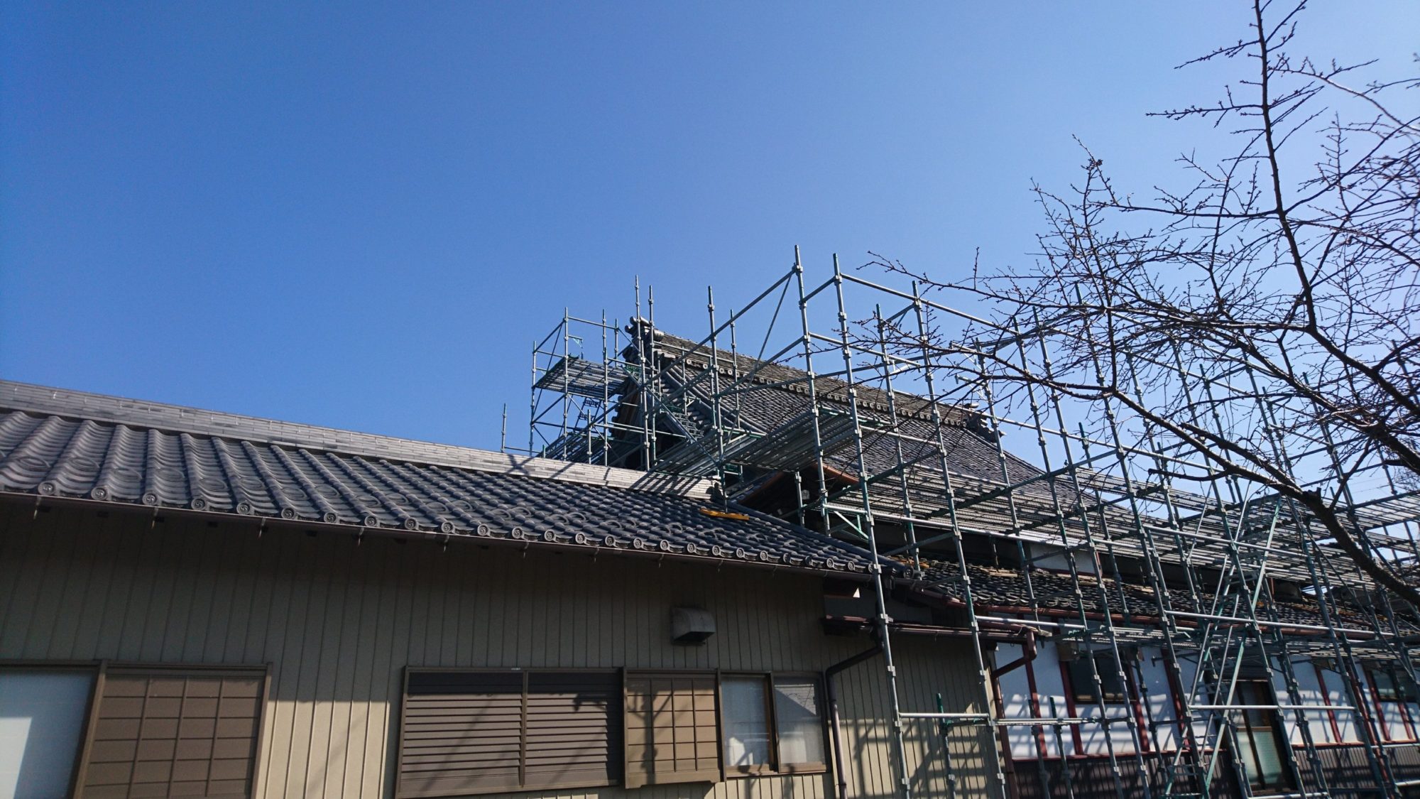 揖斐郡池田町で、本堂の改修工事をしています。