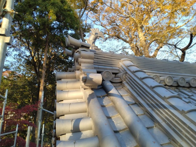 関ヶ原で神社の屋根を改修しています。